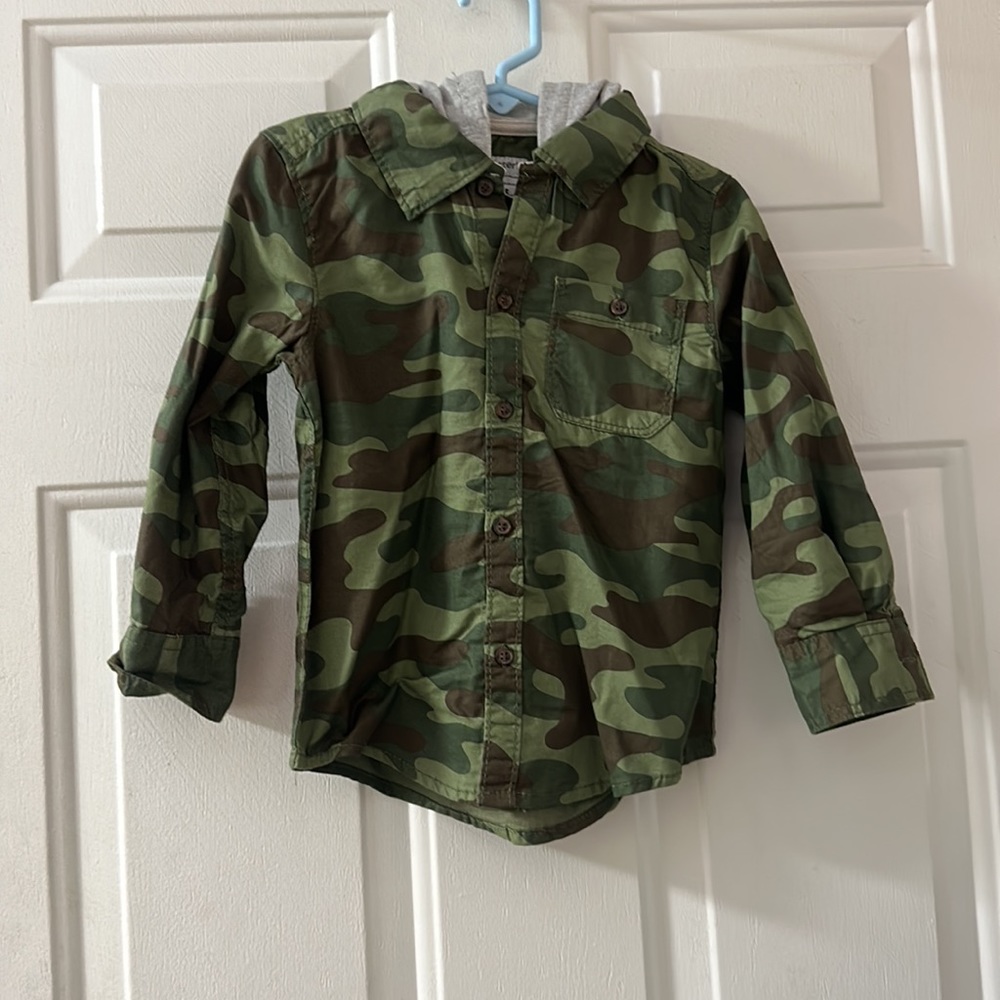 CARTER’S CAMO BUTTON DOWN SHIRT W/HOOD: GREEN/GRAY: NEW WITH TAGS: SIZE 3T